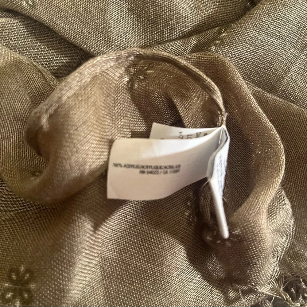 *FREE‎ with bundle! Set Cream Textured Scarf w taupe stripes & olive color.